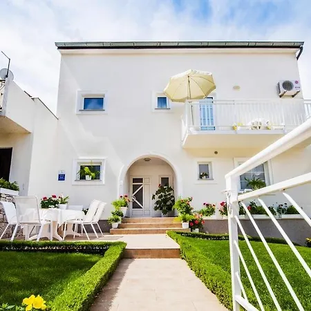 In With Balcony, Air Conditioning, Wi-fi