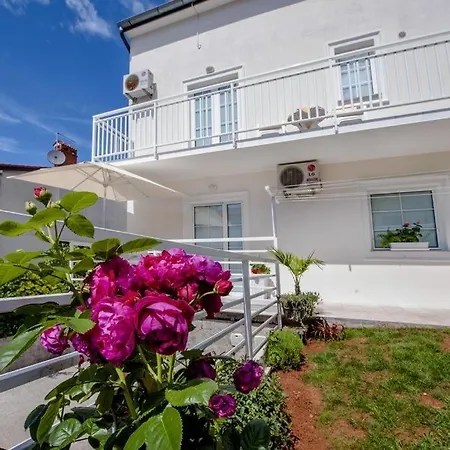 In With Balcony, Air Conditioning, Wi-fi Apartment *