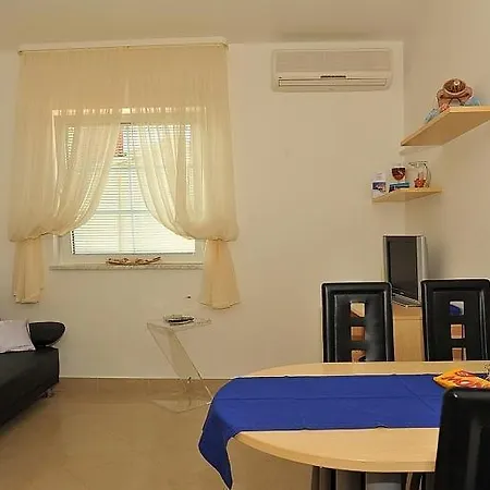 In With Balcony, Air Conditioning, Wi-fi